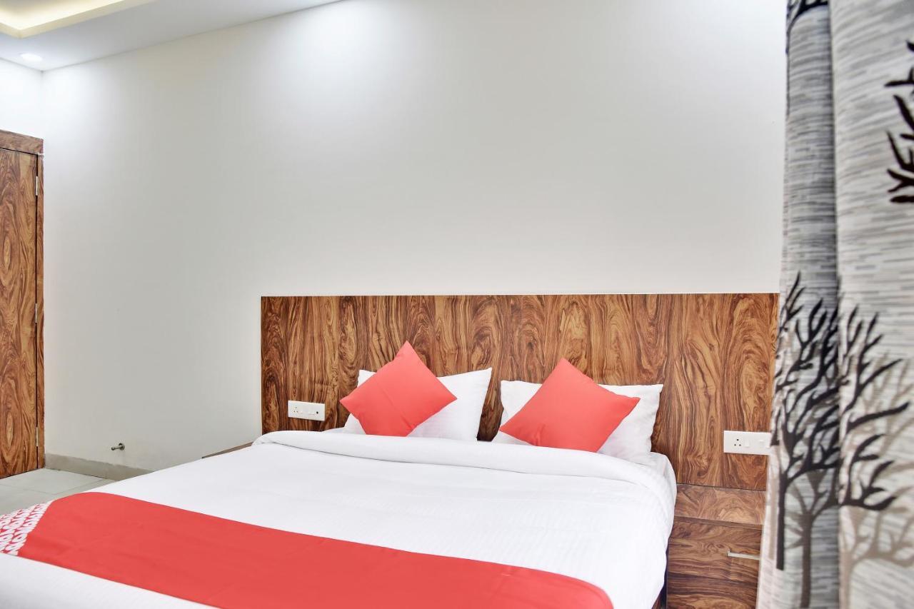 Oyo 40146 Hotel Continental Bhopal Exteriör bild