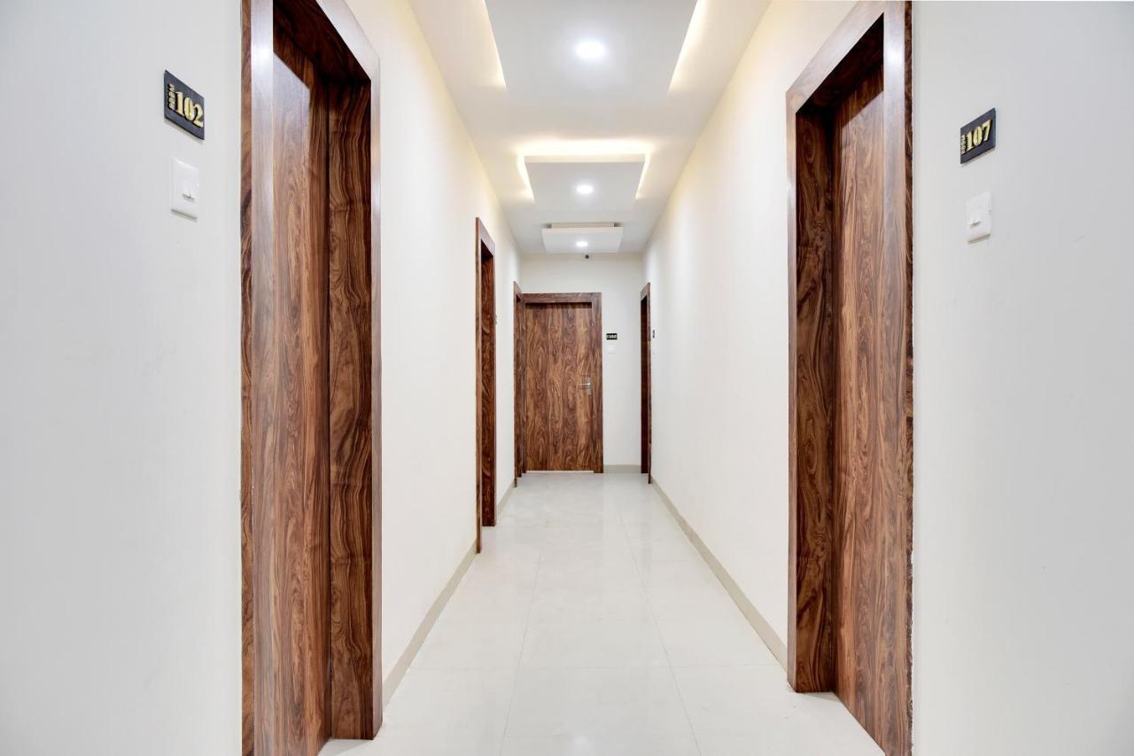 Oyo 40146 Hotel Continental Bhopal Exteriör bild